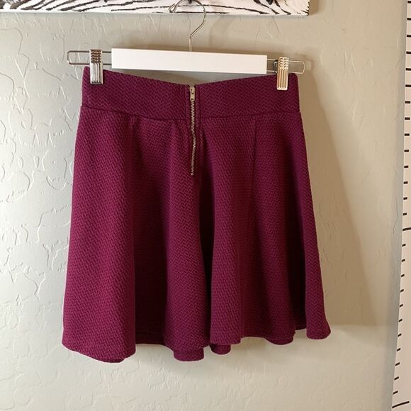 H&M maroon miniskirt with back zipper wide waistband unlined size small - Picture 4 of 10